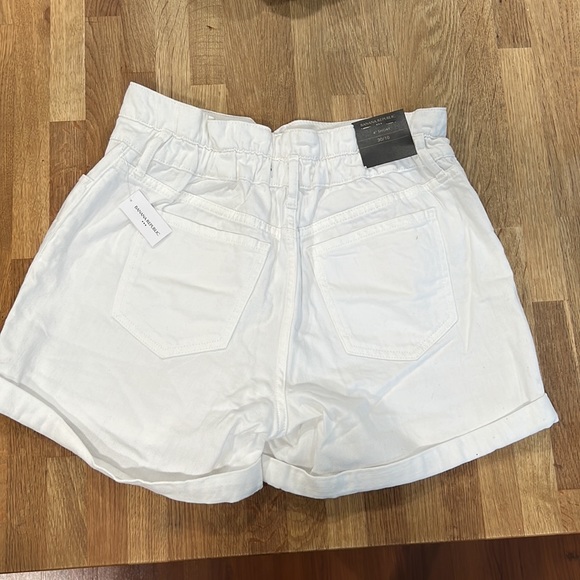 High-Rise Pieced Pull-On Denim Short - 4 inch inseam - Picture 3 of 9